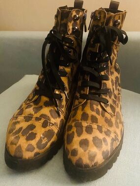 Donald Pliner Ease Leopard Boots Sz 8.5 M ($278 Retail
